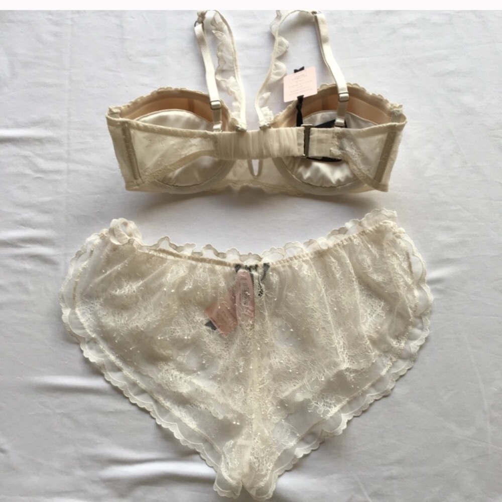 32D Ivory Lace Designer Set - Picture 2 of 2